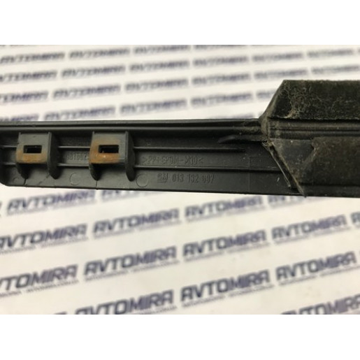Уплотнитель стекла передней левой двери Opel Zafira B 2005-2011 13132097